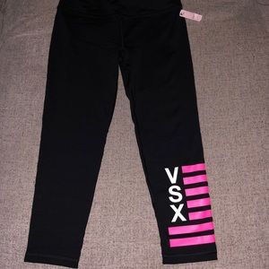 NWT Victoria’s Secret knockout crop leggings